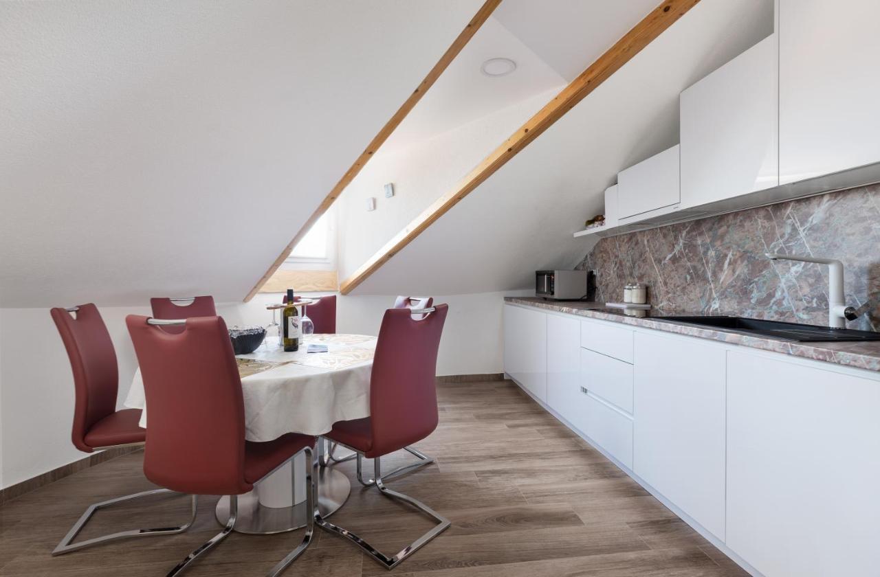 Luxury Dante Apartment With Terrace Split Exterior photo
