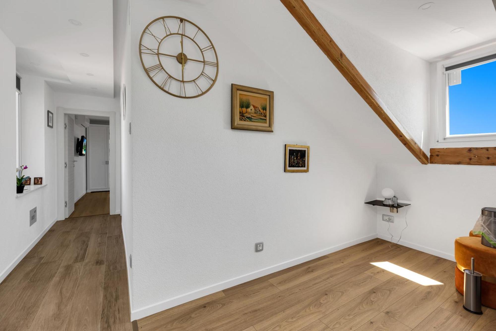 Luxury Dante Apartment With Terrace Split Exterior photo