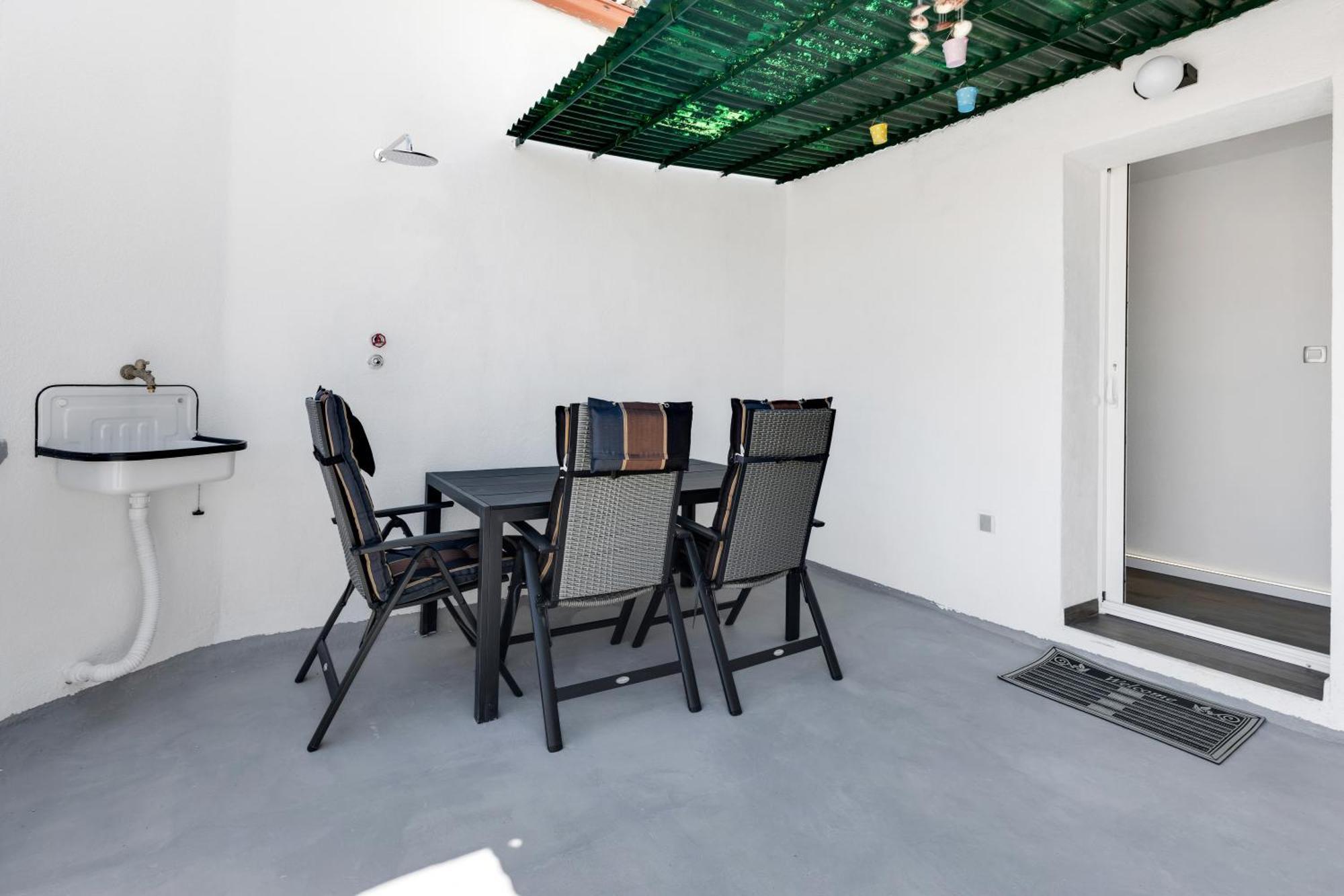 Luxury Dante Apartment With Terrace Split Exterior photo