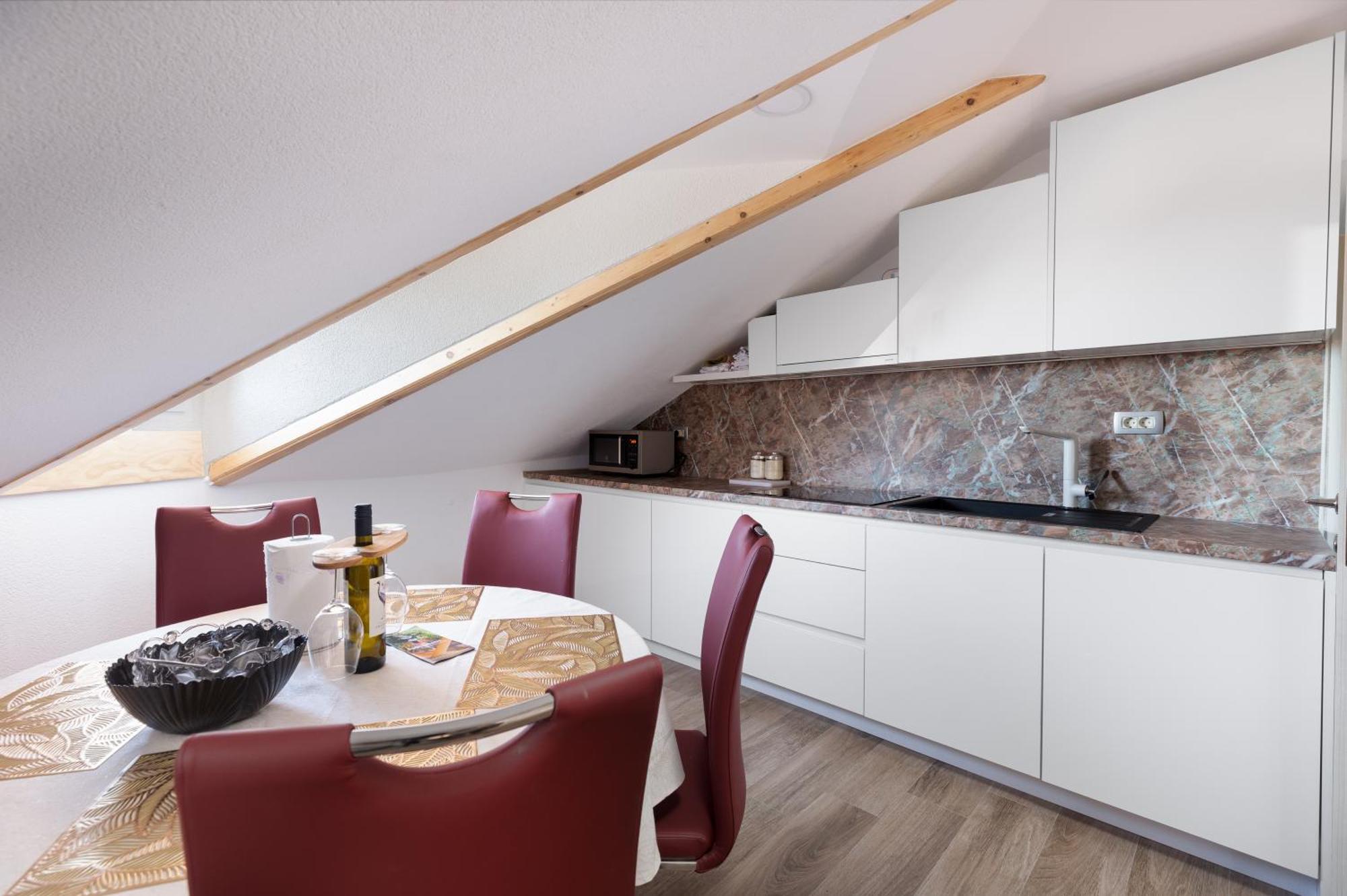 Luxury Dante Apartment With Terrace Split Exterior photo